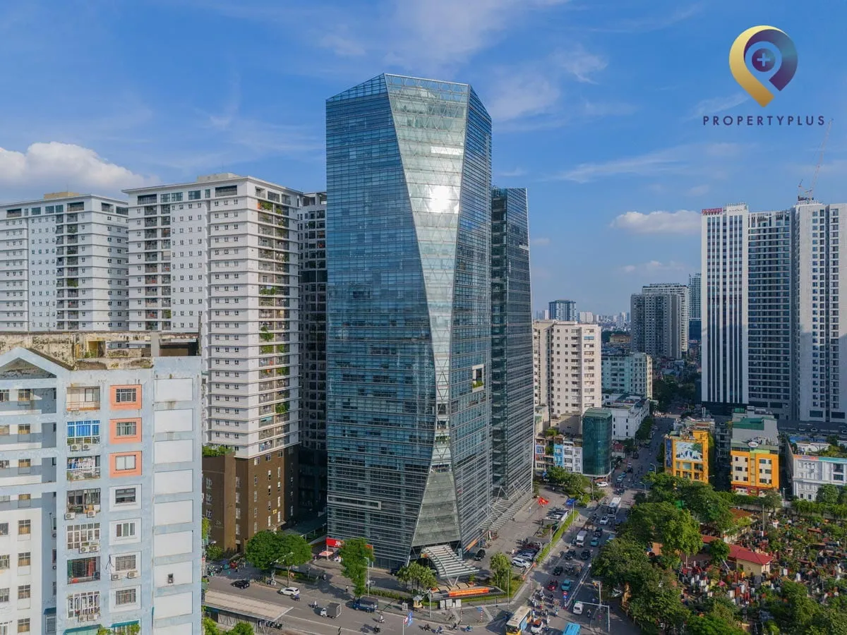 Toàn cảnh tòa nhà HUD Tower từ góc đường Lê Văn Lương